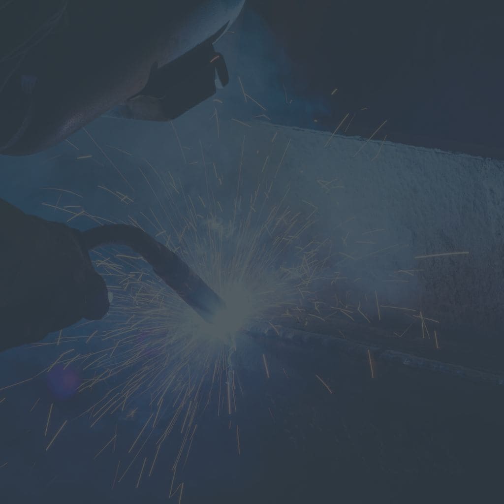 A solda Mig é conhecida por sua eficiência e produtividade, além de ser um dos métodos mais versáteis e eficientes na indústria metalúrgica.